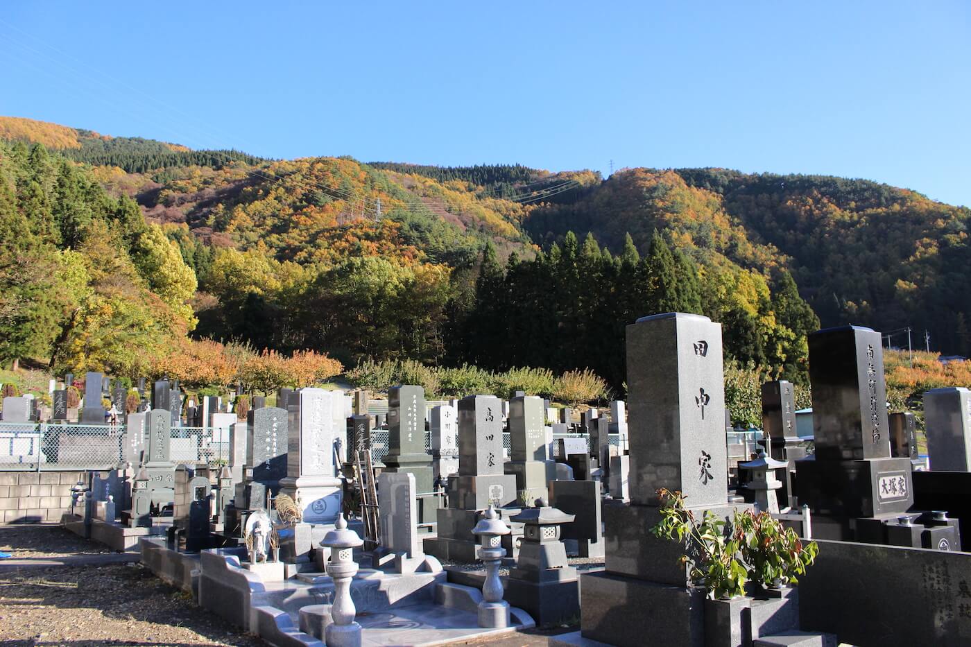 あんずの丘メモリアルパークの墓地内