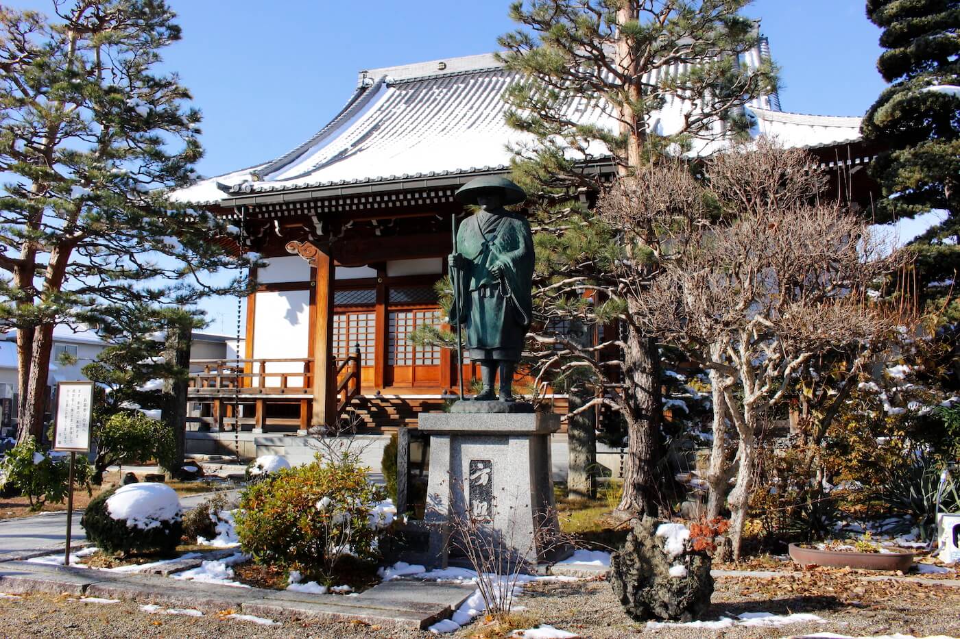 「親鸞聖人」の銅像