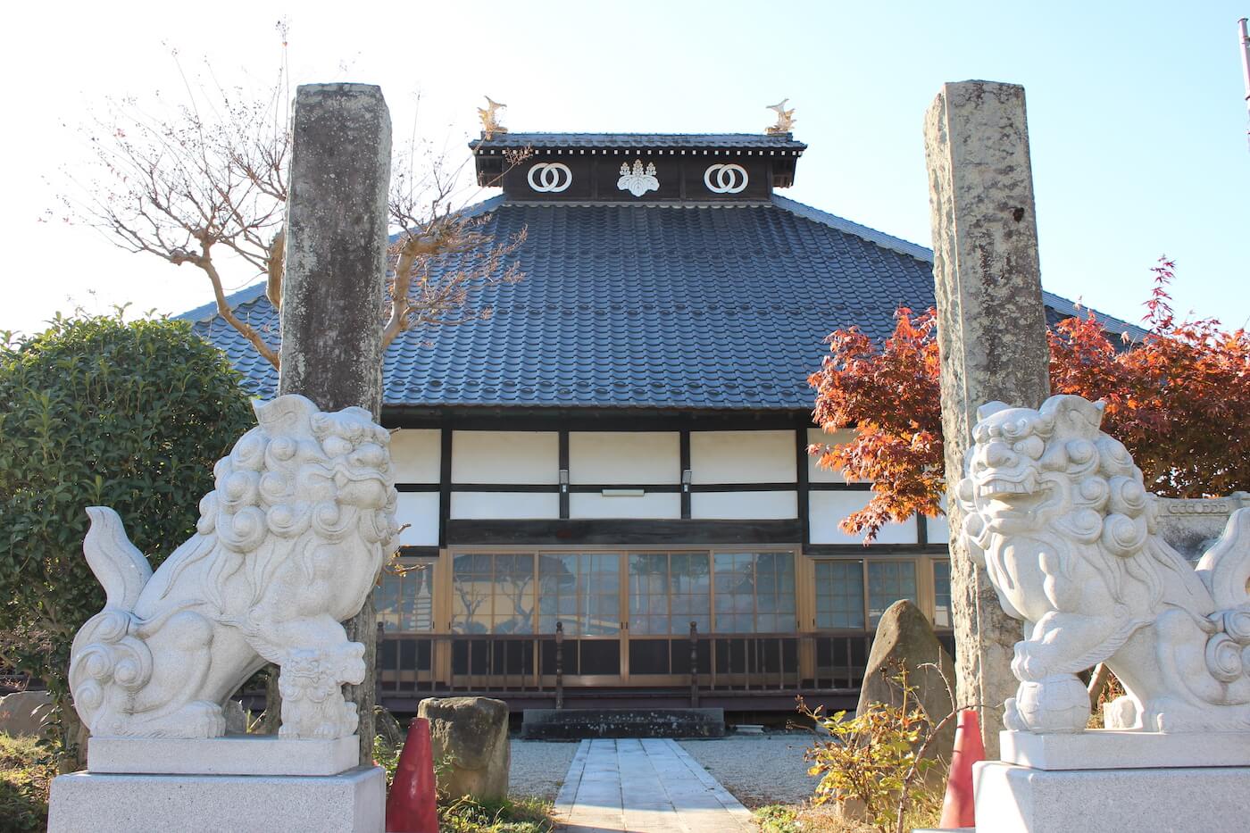 観音寺墓地の本堂