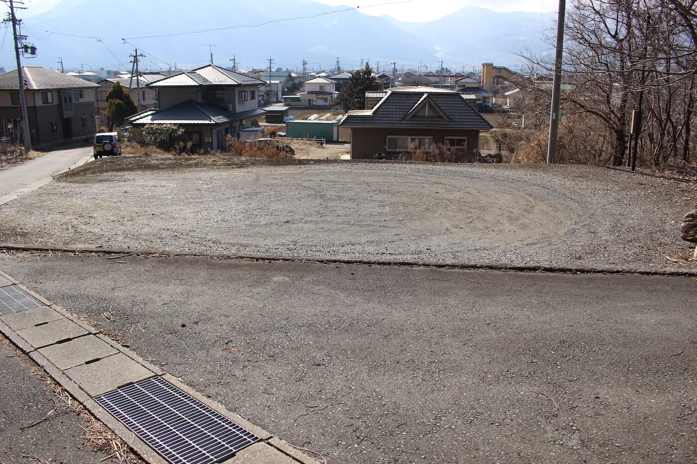 千曲市の大明神霊園の駐車場