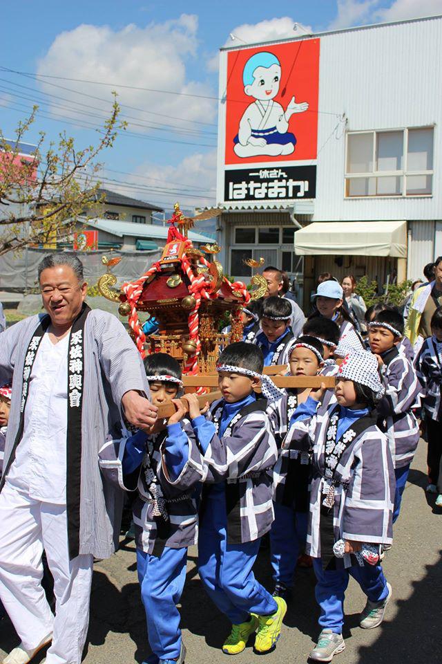 長野県千曲市粟佐区春祭りのお神輿