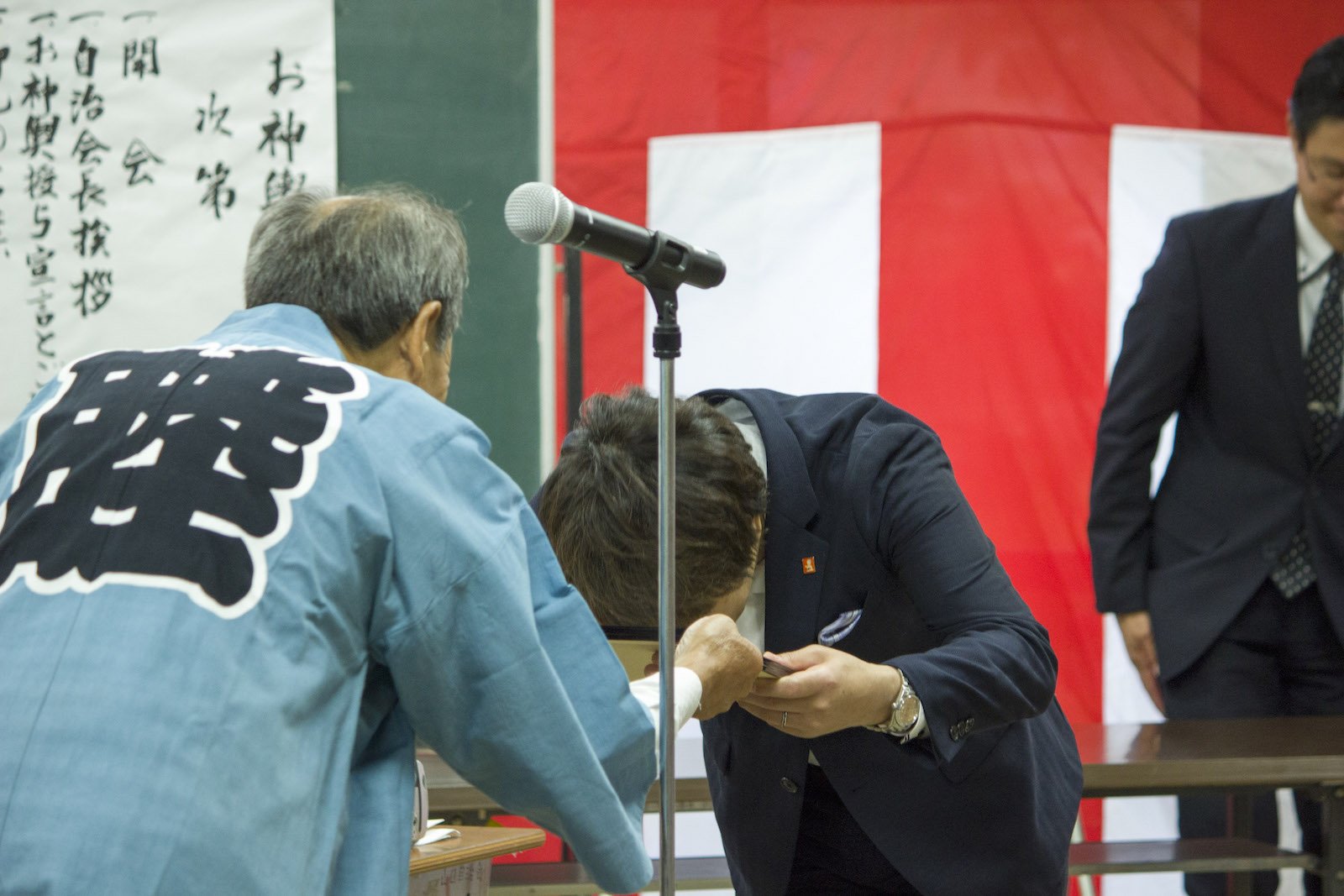 上田市山口自治区のお神輿受領式の様子