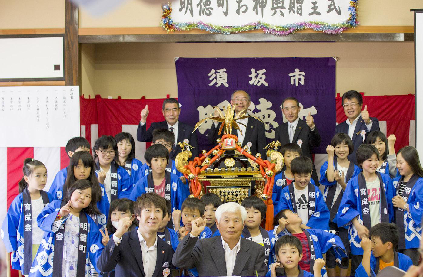 一休さんのはなおかから明徳町へお神輿贈呈