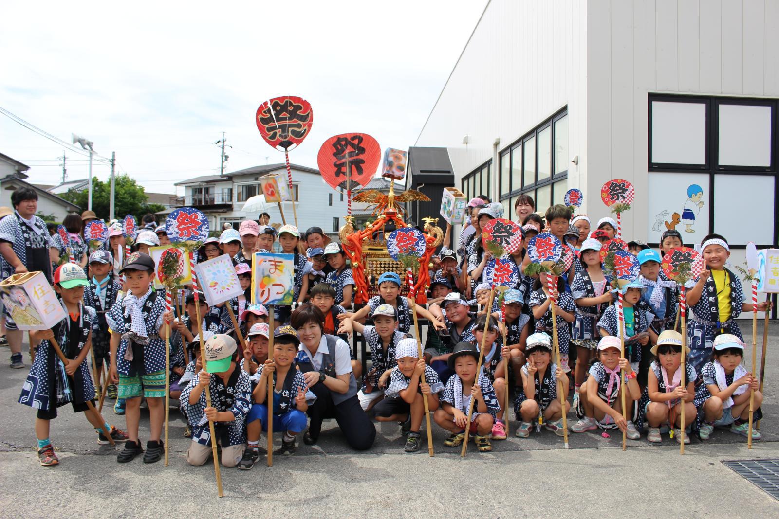 岩村田の祇園祭でお御輿を担ぐ佐久市岩村田住吉町区の皆様