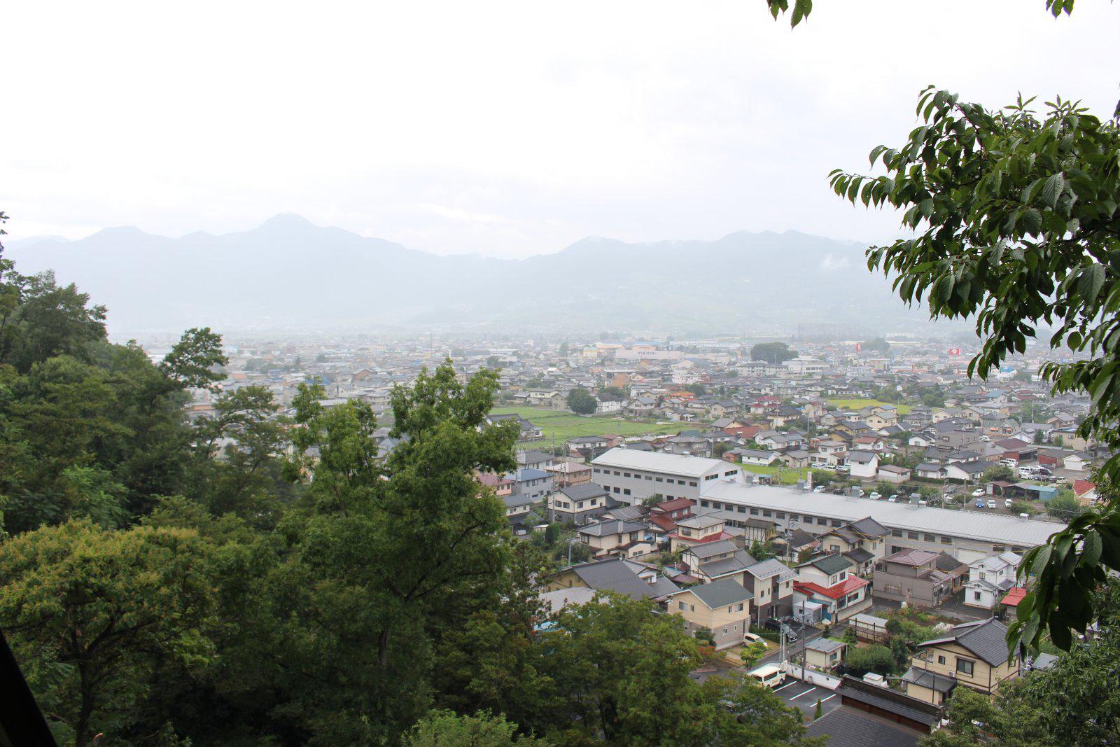 千曲市の有明霊園の全景