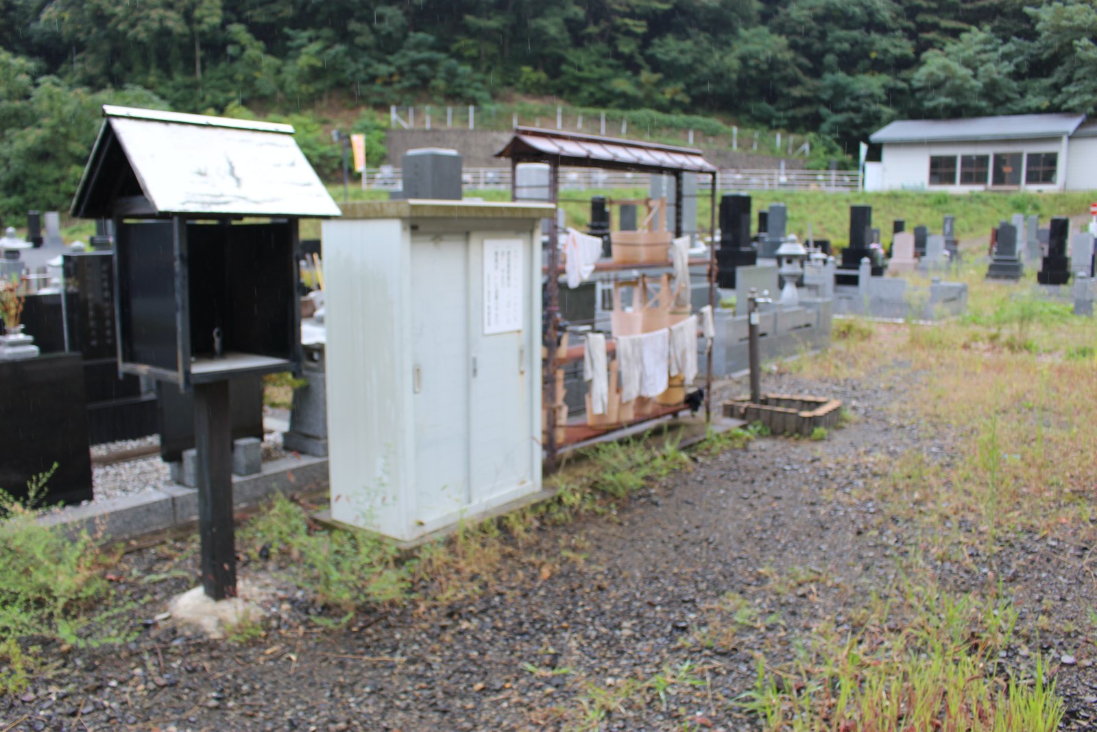 千曲市の有明霊園の水道