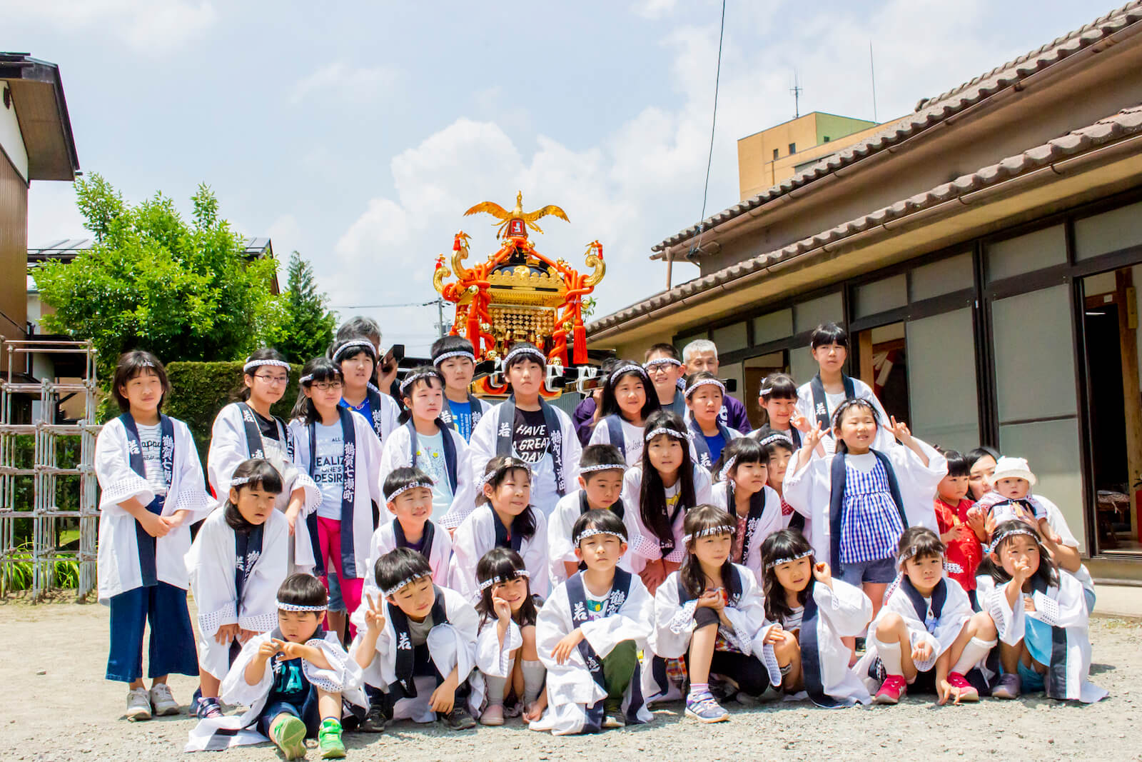 長野市七瀬南部地区の皆様へお神輿贈呈。記念撮影