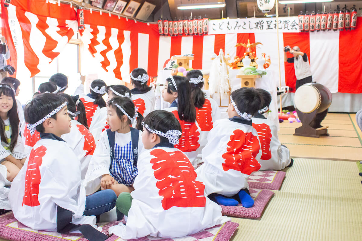 長野市七瀬南部地区の皆様へお神輿贈呈。記念撮影