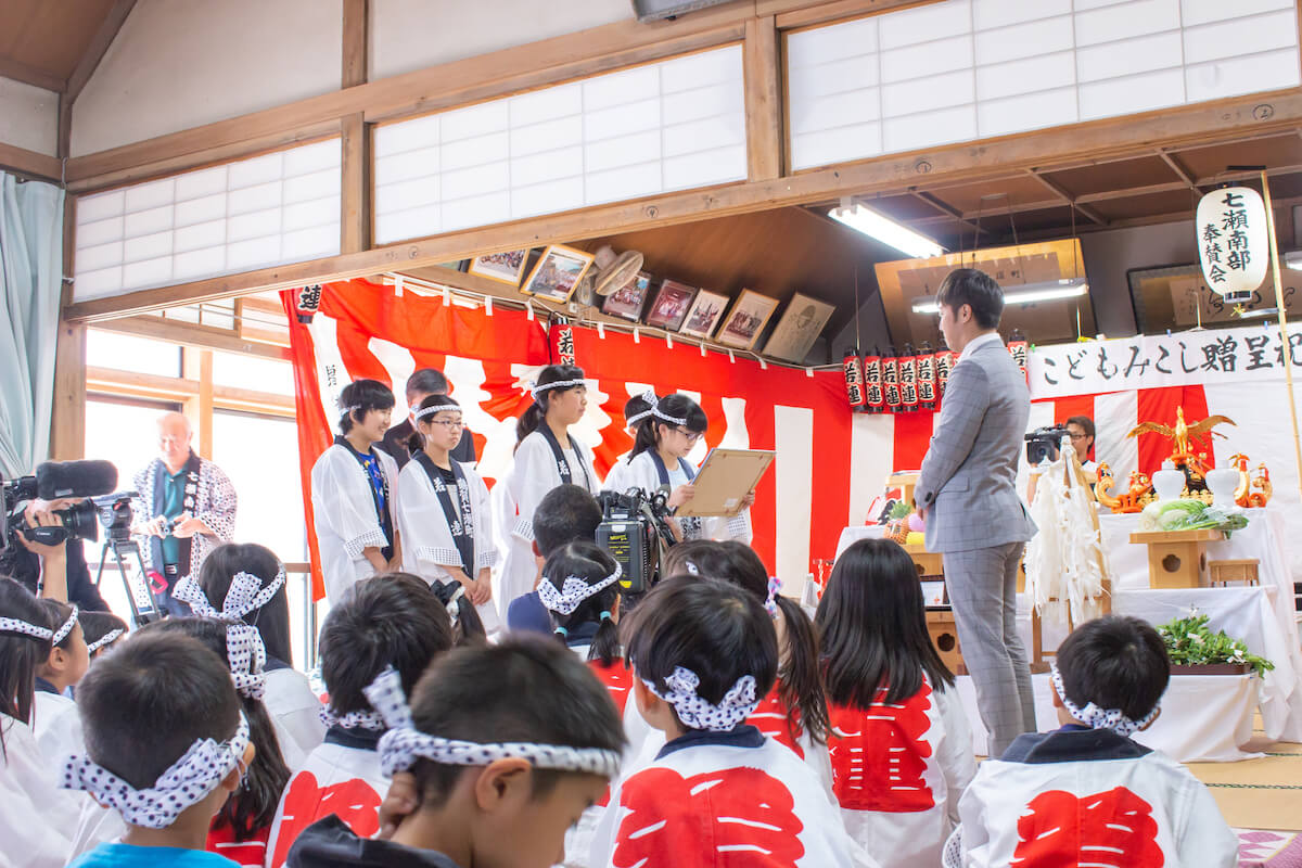 長野市七瀬南部地区の皆様へお神輿贈呈。記念撮影