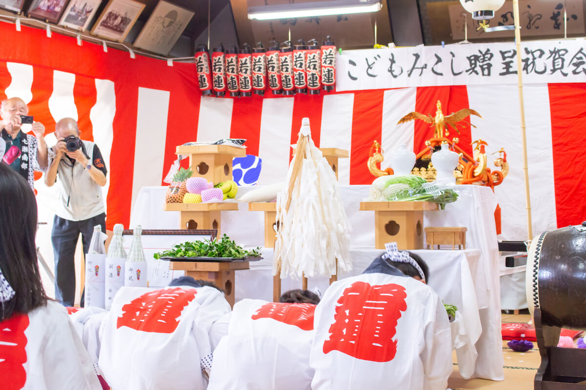 長野市七瀬南部地区の皆様へお神輿贈呈。記念撮影