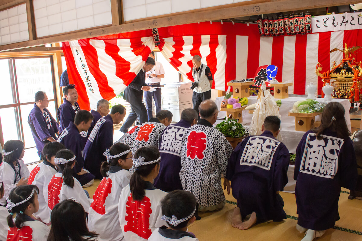 長野市七瀬南部地区の皆様へお神輿贈呈。記念撮影