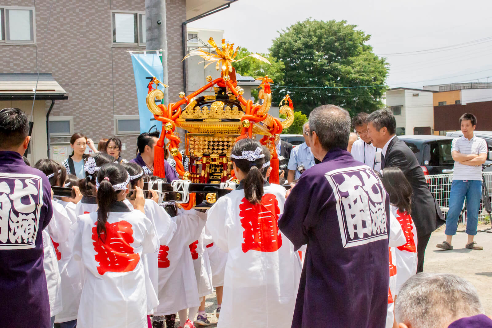 長野市七瀬南部地区の皆様へお神輿贈呈。記念撮影