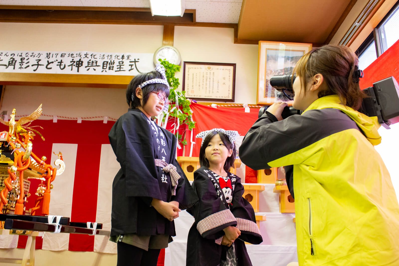 松本市上角影伝統芸能文化保存会の皆様へお神輿贈呈