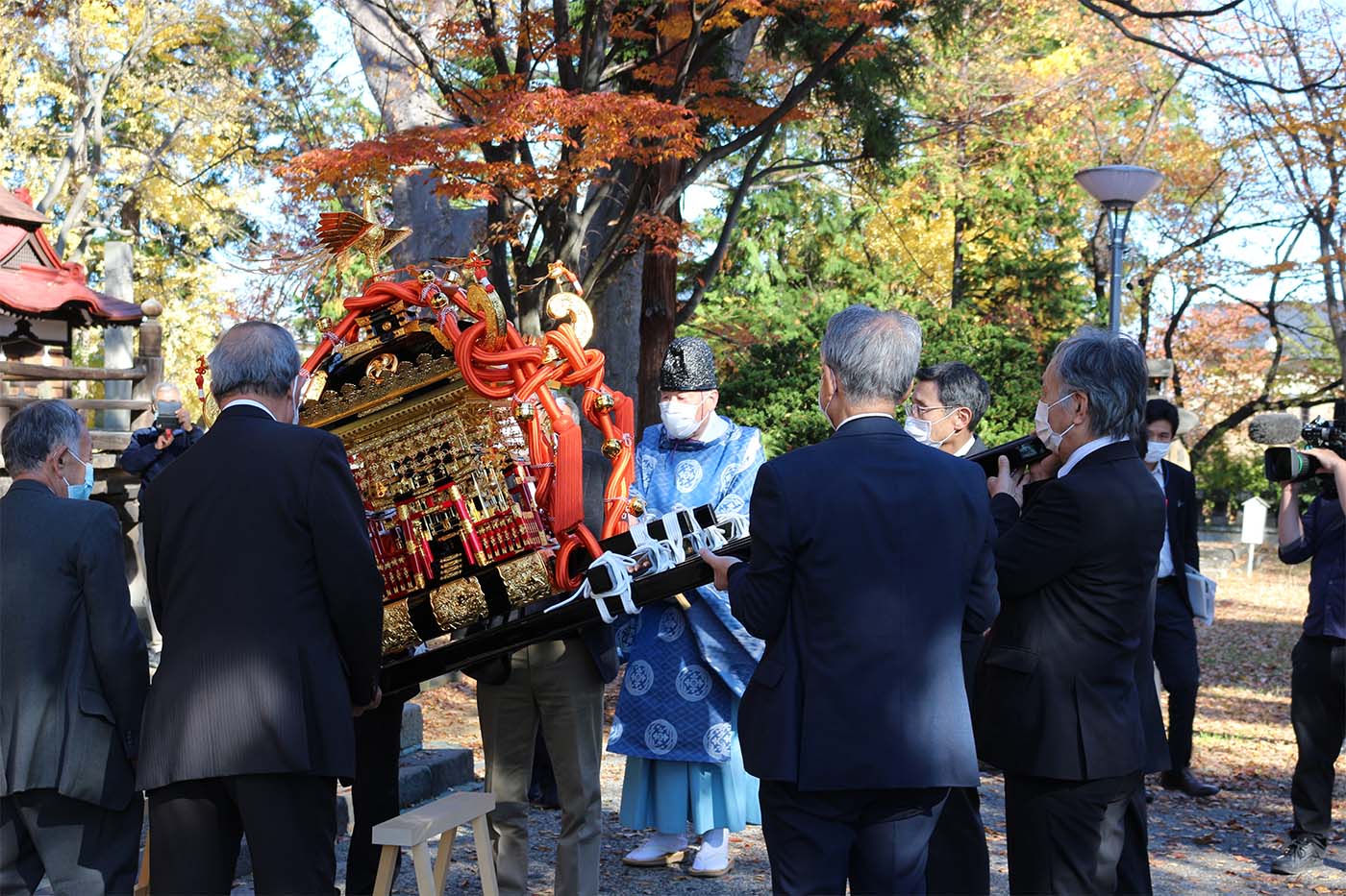 長野市吉田東町区の皆様へお神輿贈呈