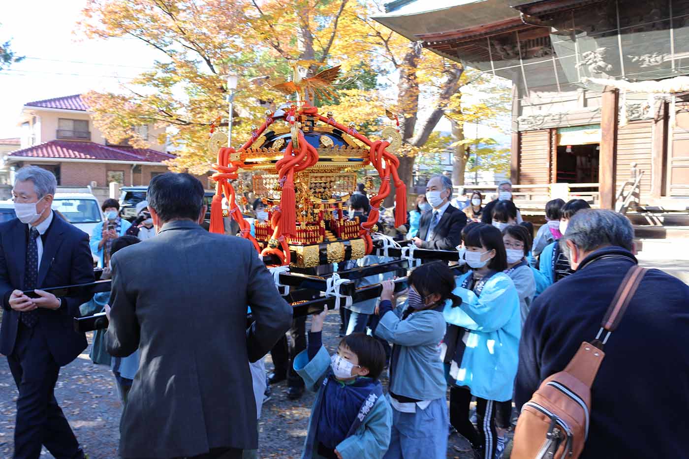 長野市吉田東町区の皆様へお神輿贈呈