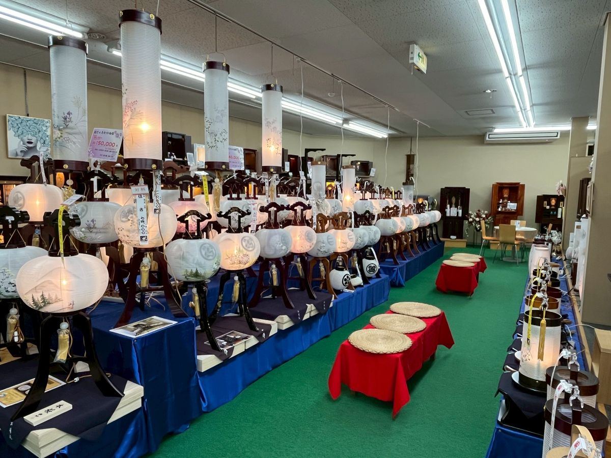 一休さんのはなおかの盆提灯展示