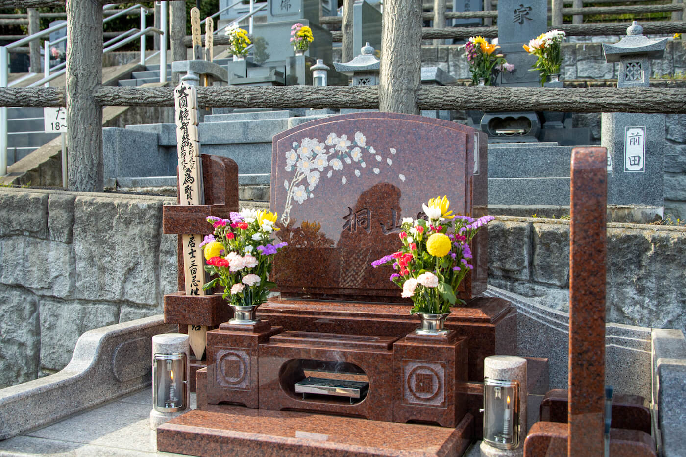 子どもたちと一緒につくりあげたお墓 これからもみんなで守っていきたいと思います 長野市のお客様 一休さんのはなおか 長野県の仏壇 墓石 墓地霊園の専門店